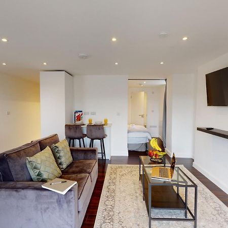 Stylish Apartment W/ Private Garden - Dog Friendly نيوبورت المظهر الخارجي الصورة