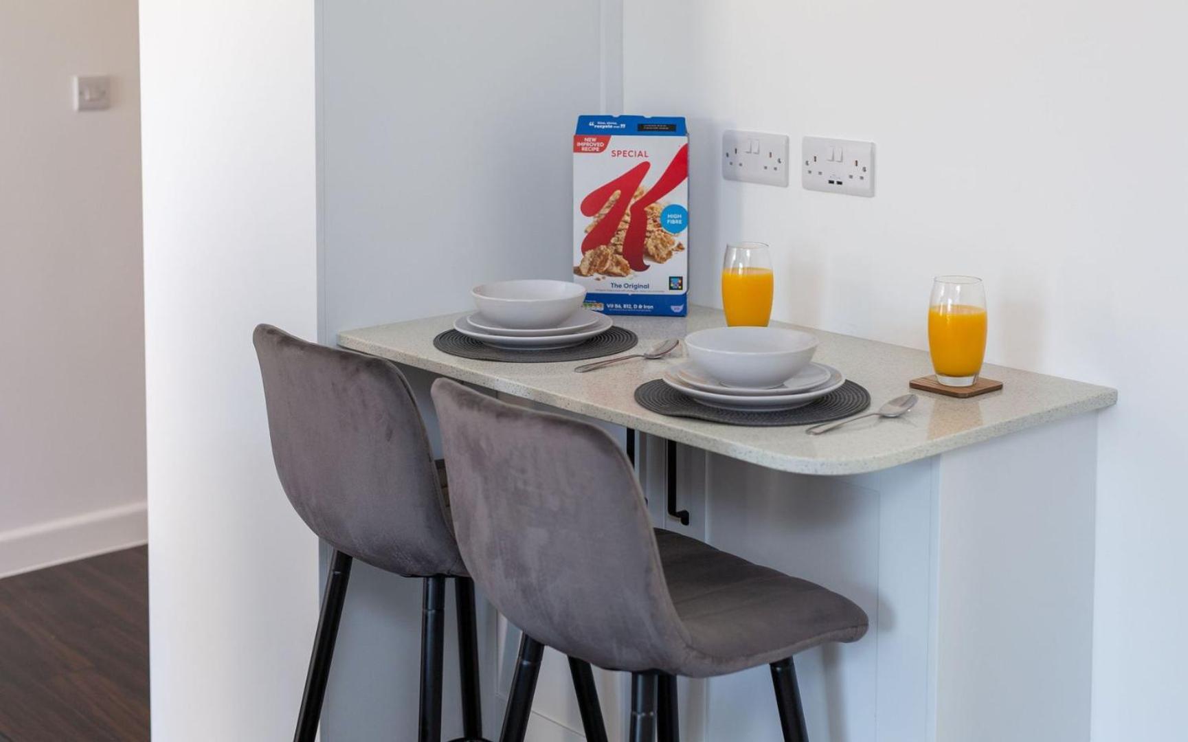 Stylish Apartment W/ Private Garden - Dog Friendly نيوبورت المظهر الخارجي الصورة