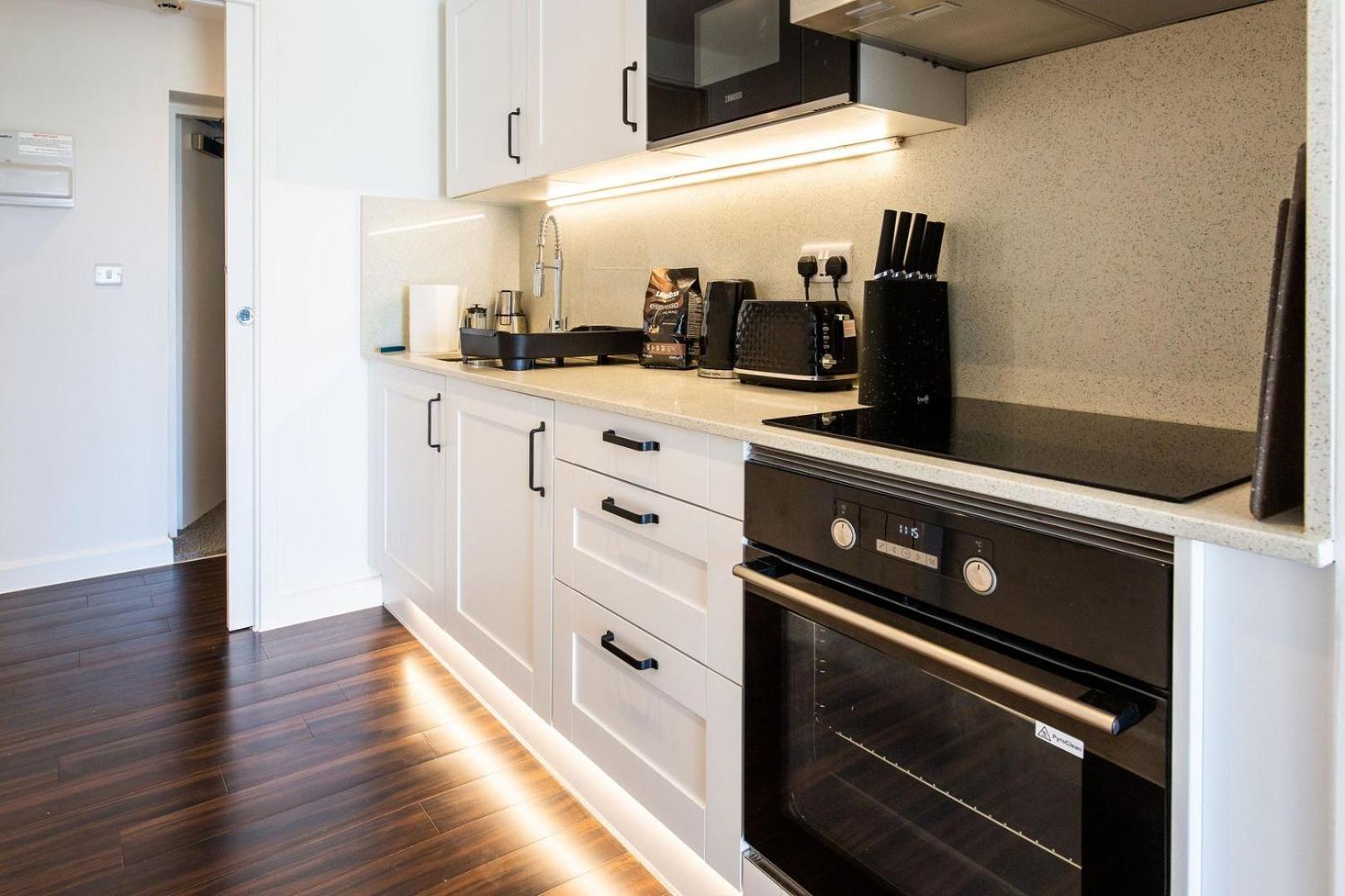 Stylish Apartment W/ Private Garden - Dog Friendly نيوبورت المظهر الخارجي الصورة